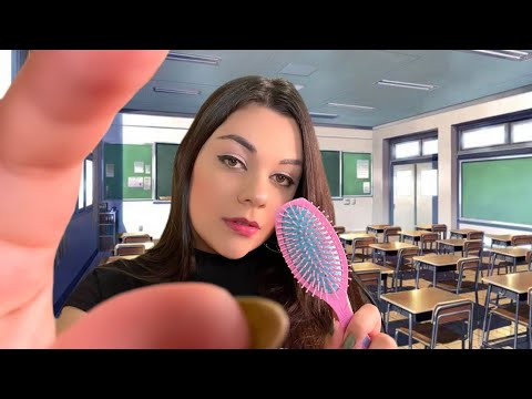 ASMR POV: AQUELA AMIGA QUE AMA FAZER TRANÇA NA SALA DE AULA