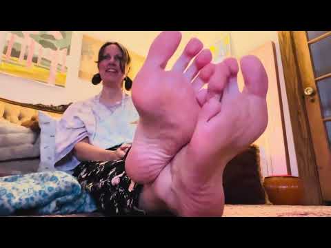 ASMR barefeet TV review :)