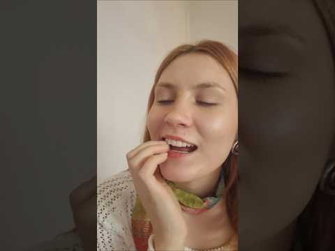 ASMR tapping on my teeth #asmr #visualtingle #tingles #triggersforsleep #asmrshorts #teethtapping