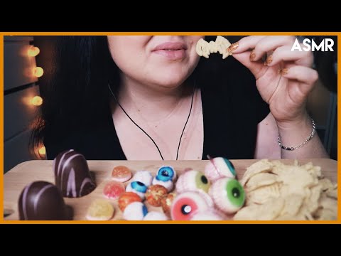 ASMR 🍬 Äter Halloweengodis & snacks 🎃