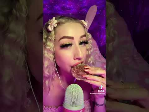 Silky gems in my b!o💖 #asmr #asmrtiktok #asmreating #asmrcrunch #candy