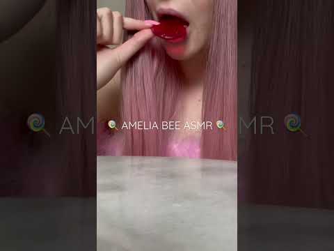 Eating a gummy burger 🍔 #asmrfood #asmreating #asmrgirl