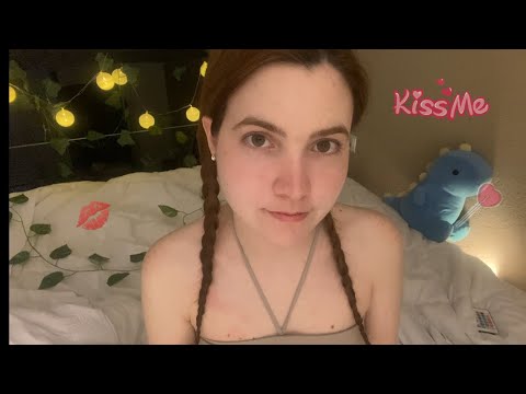 ASMR close up kisses 💋