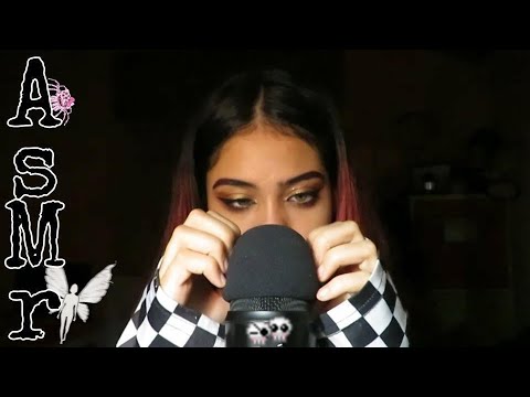 AsMr~ acá tocando el micrófono