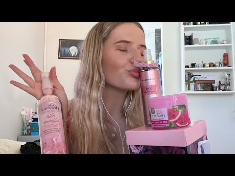 ASMR💞 What I got for Christmas (whispering,tapping,scratching)