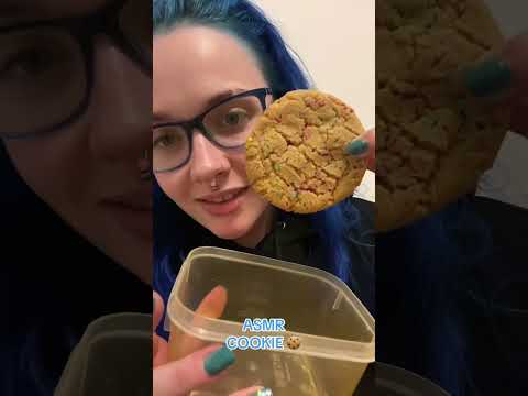 love me a cookie 🍪😋(full vid on ✅⏰)  #asmr #eating #asmreatingsounds #shorts