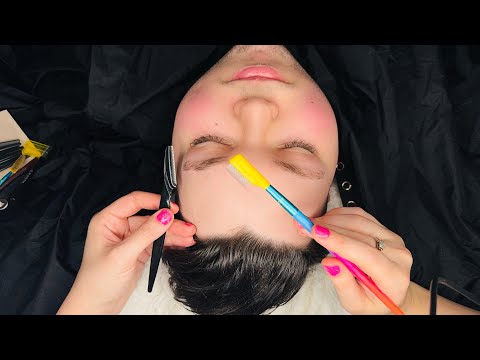 Relaxing Male Eye Brow Shaping