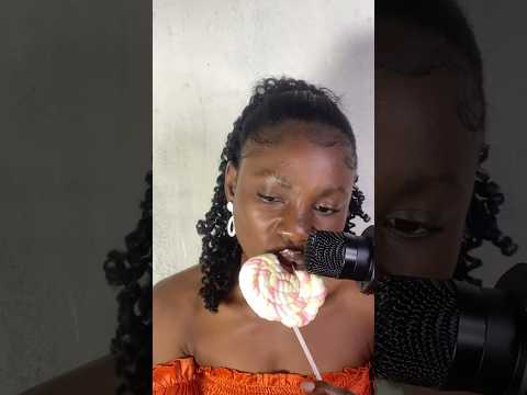ASMR CHEWING CANDY BUBBLEGUM IN YOUR EARS 👂 #asmr #bubblegum #chewinggum #chewingsounds #mukbang