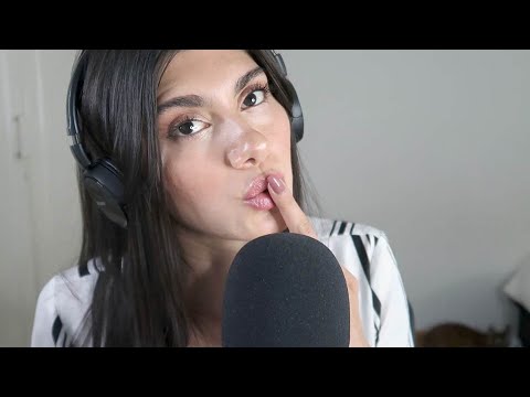 ASMR Mouth sounds, eating strawberries 🍓🍓 (No talking - sin hablar)