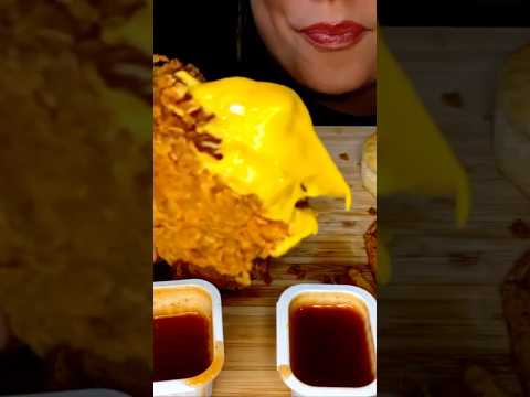 Popeyes Fried Chicken Drenched In 🧀#asmr #chicken #eating #mukbang
