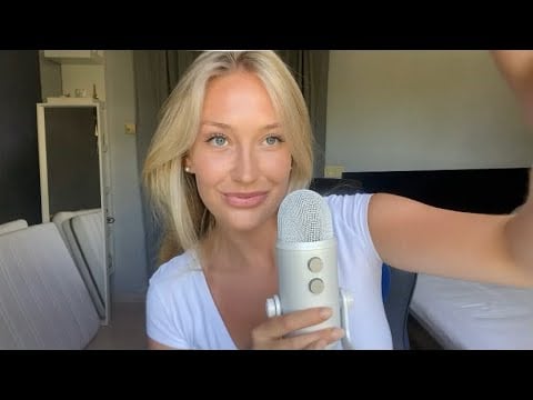 ASMR fast Mouth Sounds (+ hand movements)