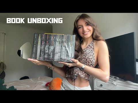 ASMR Unboxing the Throne of Glass book set⚔️(tapping, book triggers, whisper rambles)