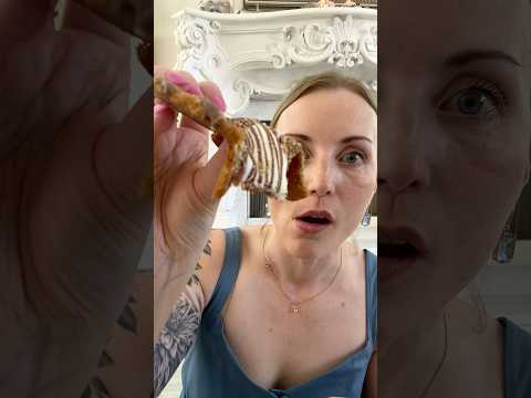 Maistetaan Crumbl Cookies #asmrcookies #asmreating #asmrcrumbl