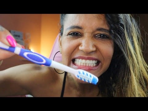 ASMR irmã mais velha te arrumando para dormir 🪥 🧼 🫧 🪮 😴 💤 💤 