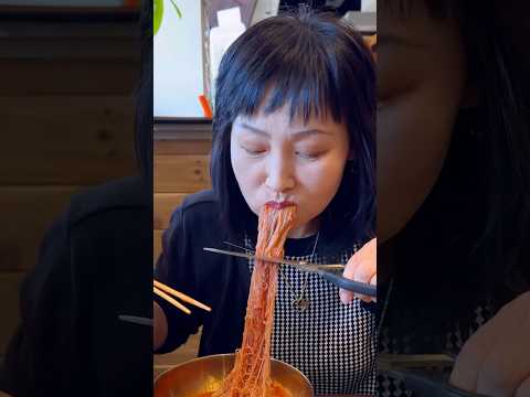 Eating Costco food samples for dinner when this happened… #food #eating #mukbang