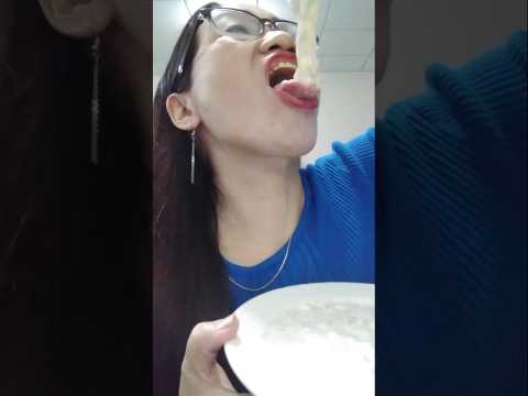 HOW TO EAT OATMEAL #food #everyone #shortsfeed #mukbang #challenge #funny #shortvideo