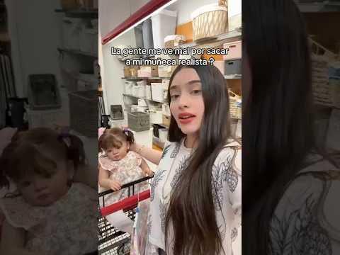 LA GENTE ME VAL POR SACAR UNA MULECA REALISTA A PASEAR
