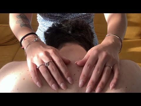 ASMR ITA | Grattini alla schiena | Soft Spoken misto a whispering 😴