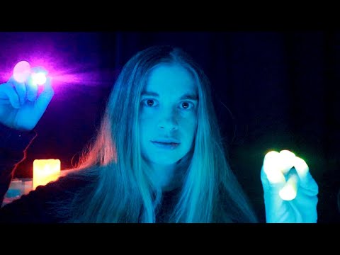 ASMR dans le noir - intenses triggers auditifs et lumière