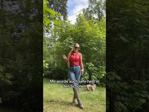 Wer kümmert sich heute um meine dreckigen Stiefel? Mir wurde ganz heiß darin. 😚