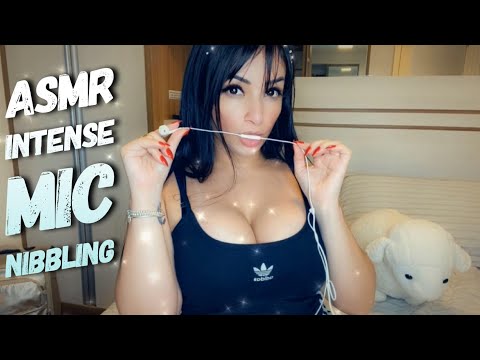 ASMR INTENSE MIC NIBBLING, mouth sounds  rain sounds,, sons de chuva, lareira e sons de boca