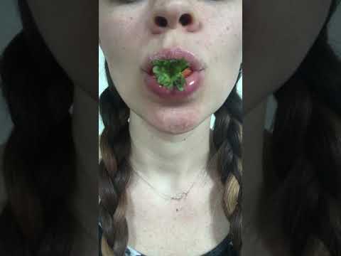 ASMR 🍓🍓🍓 FRUIT BITE jUiCY mouth sounds RIPE strawberry #shorts