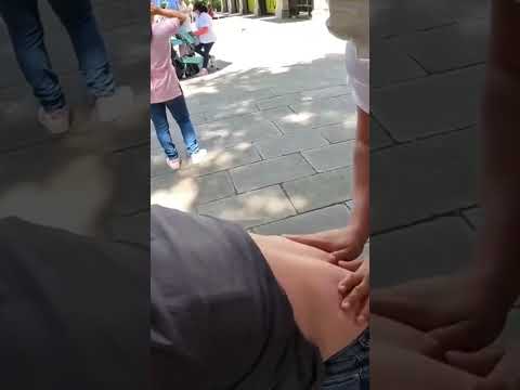 Masaje callejero en el Centro Histórico de la Ciudad de #México 🇲🇽 #masaje #massage #backmassage