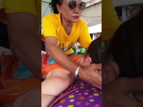 Masaje callejero de espalda en una playa de Tailandia 🇹🇭 #massage #relax #beach #relaxing #short