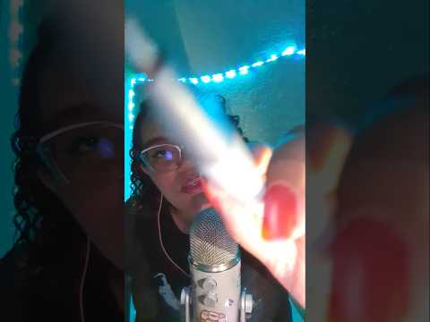 desenhando no seu rosto 😍 #asmr #relax #asmrwriting #asmrcameratapping