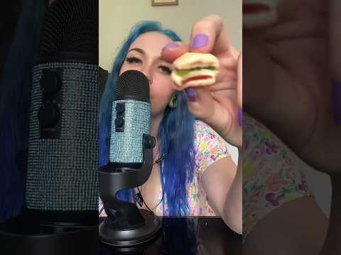 gummy burger 🍔 #asmr #eatingsounds #asmreating #gummycandy #asmrfood