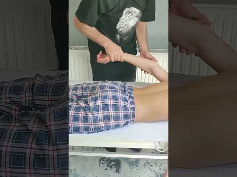 MASSAGE THERAPY THAT RELIEVES TENSION IN THE BACK MUSCLES #satisfying #relaxing #shorts #massage