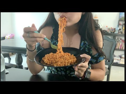 ASMR ESPAÑOL- Haciendo asmr "SIN QUERER" cocina conmigo y come conmigo el ramen más picoso.