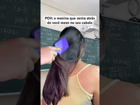 POV: a menina que senta atrás de você mexe no seu cabelo #asmr #humor #shorts #comedia