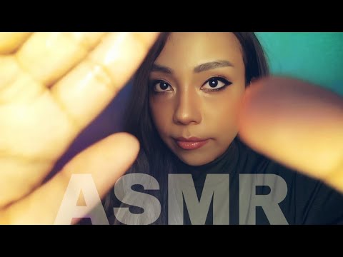 ASMR HELPING YOU RELAX and SLEEP, fazendo MASSAGEM no seu ROSTO, Som de CHUVA em TELHA de METAL.