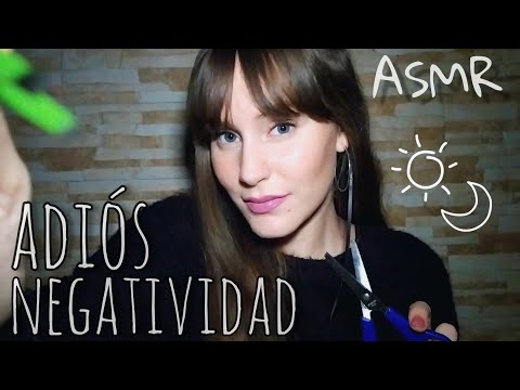 ASMR🎧 TE LIBERO DE PENSAMIENTOS NEGATIVOS - Quitando y Cortando (plucking, tijeras...) ASMR español