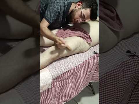 Turkish massage to relieve tension in the quadriceps after work #satisfying #relaxing #asmr #shorts