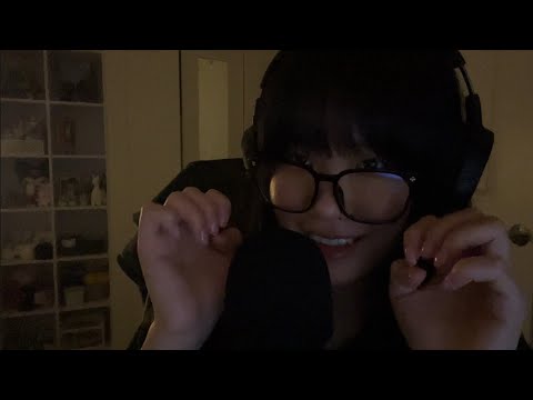 ASMR RANDOM TRIGGERS // tapping , scratching , mouth sounds , crinkles , visual triggers