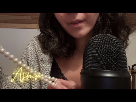 ASMR - Les bijoux de ma maman [Chuchotement, tapping, bruits de bijoux] 💍✨
