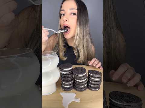 Oreo and milk 🥛 #shorts #asmr #cookies #mukbang