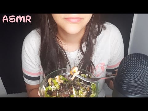 ASMR Comiendo Ensalada y Susurrando🥗  |  ASMR en Español | MUKBANG ensalada