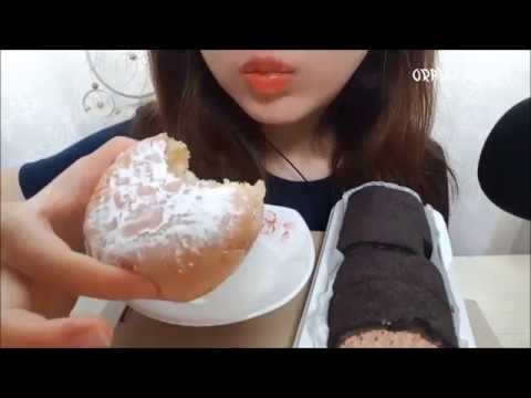 딸기도넛 & 초코모찌롤 ASMR Mochi Roll CAKE, Strawberry Bread Eating Sounds No talking Mukbang 이팅사운드 노토킹 먹방