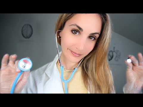Dottoressa ti controlla da molto vicino 👀 | ASMR ITA | Close-Up Medical Roleplay