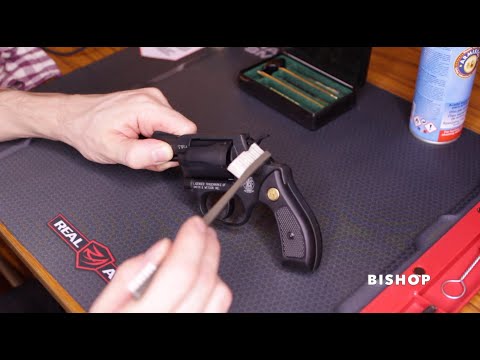 ASMR FR -(soft spoken) Nettoyage du Smith&Wesson