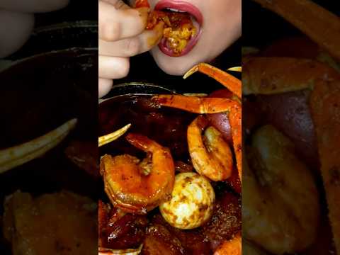 HUGE SEAFOOD BOIL #asmr #seafood #shorts