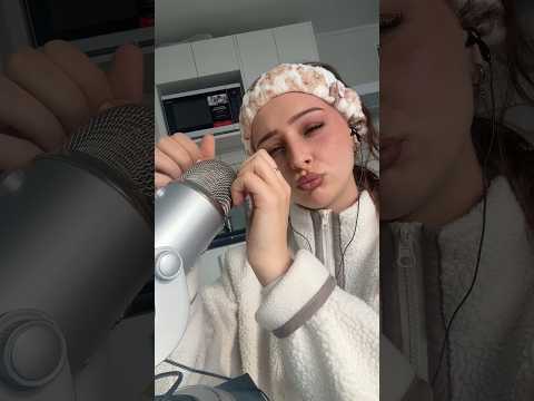 Which one ?? #asmr #micscratching #tingles