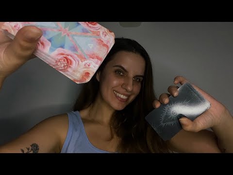 ASMR - Mostrando os meus Tarot’s e Oráculos 🤍