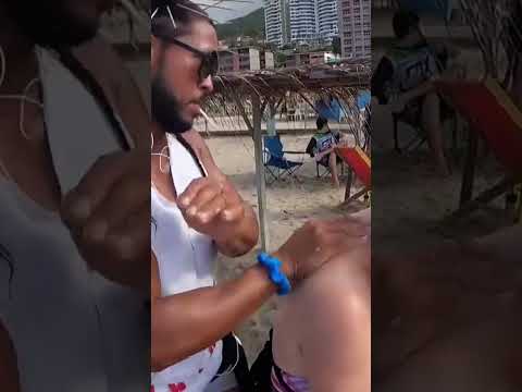 Masaje en una playa de #Venezuela | Beach #massage in Venezuela 🇻🇪 | #LaGuaira #shorts