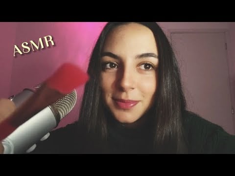 ASMR SUA MELHOR AMIGA TE MAQUIANDO! (Sussurro, sons de boca e gatilho visual)✨