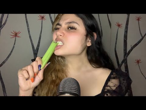 comiendo apio- María ASMR