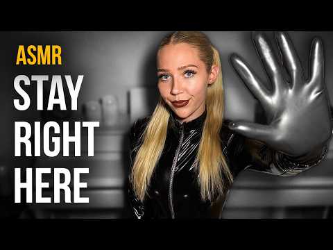 [4K USA ASMR] Mirror Shine Latex 🧤 Palm Rubbing & Material Flexibility | Candlelight Study